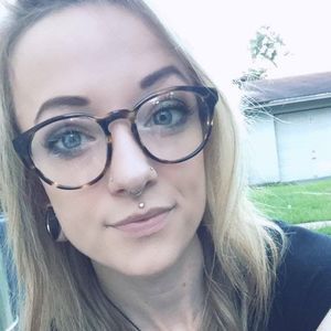 Meet your Posher, Alexis